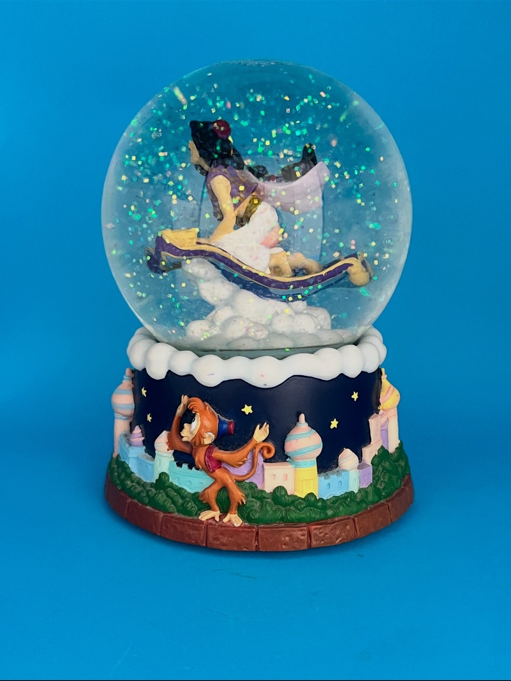 Disneys Aladdin musical snow globe - Picture 5 of 7